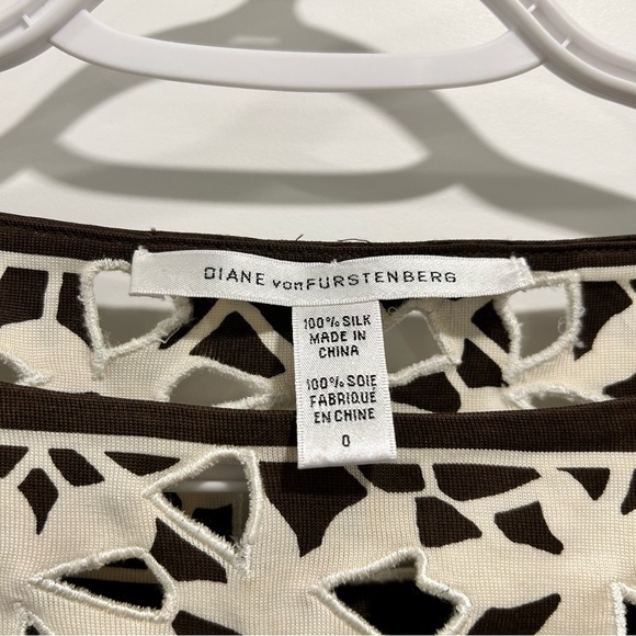 Diane Von Furstenberg brown and creme sleeveless dress. Size 0. silk. - Picture 5 of 6